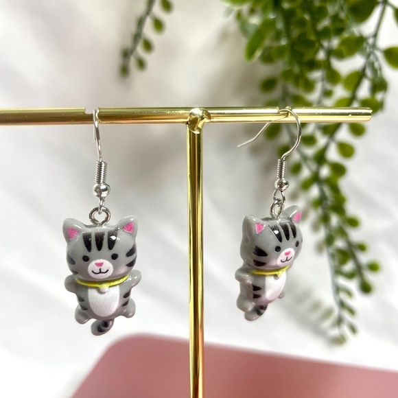 ❤️ FREE Cat Kitten Animal Drop Trendy Girly Paw Modern Art Pop Artsy Earrings - Picture 2 of 5